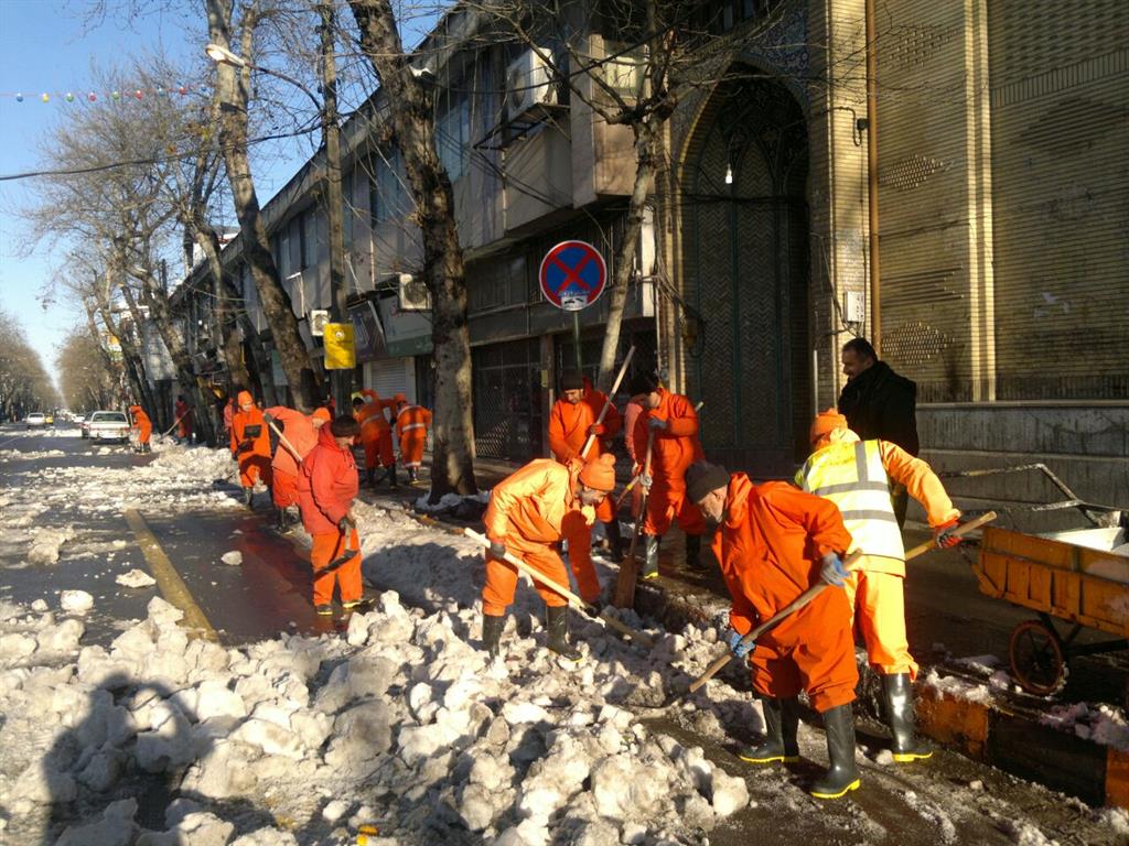اقدامات شهرداري لاهيجان براي بازگشايي معابر سطح شهر/ گزارش تصويري 6